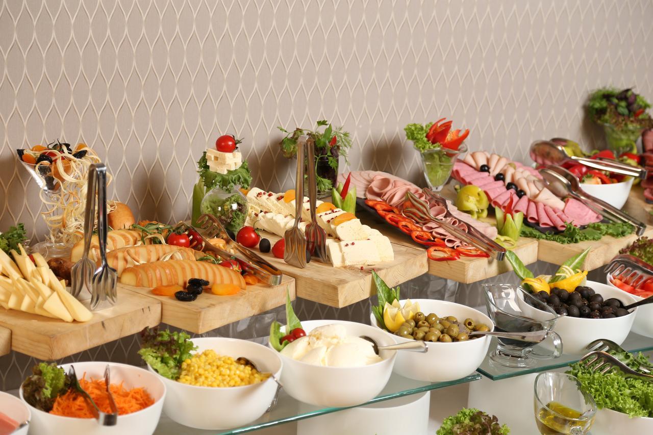 مركز بورجومي ليكاني للرعاية الصحية المظهر الخارجي الصورة A buffet